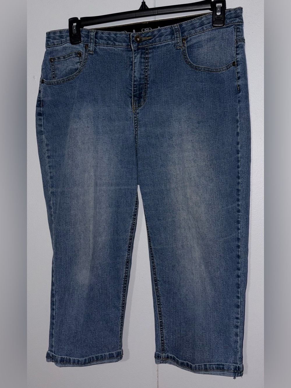 Cato womens medium wash stretch denim capri jeans with classic five-pocket style